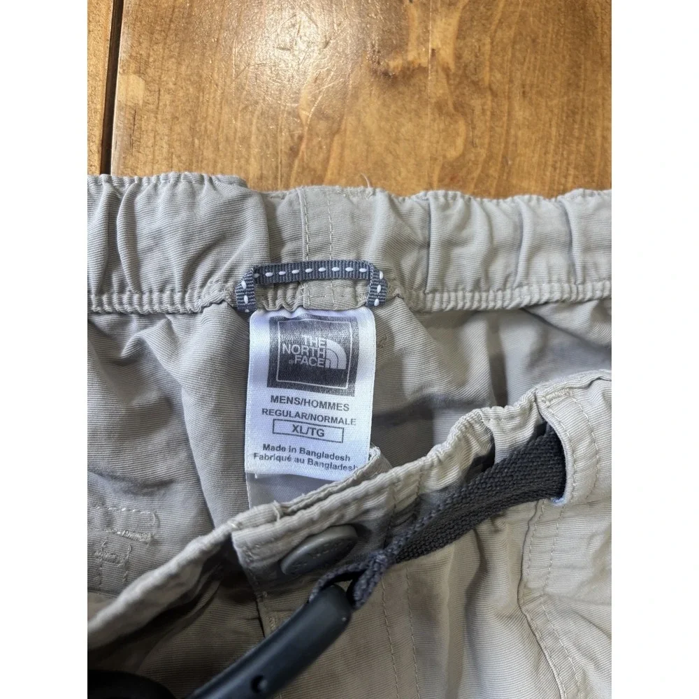 The North Face Men's XL Tan Cargo Hiking Shorts Outdoor Belted Elastic Waist